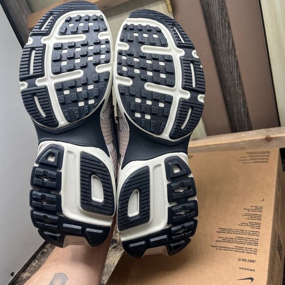 Nike V2K Run Platinum Violet (Women's) Size 10 FN6703-001 - Picture 8 of 9